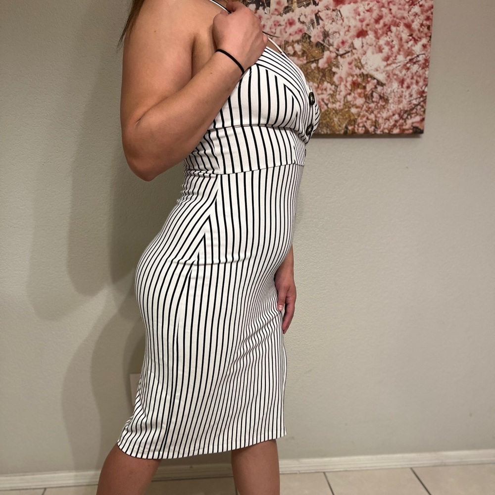 Black & white stripped summer dress. Size Large. Never been worn before.